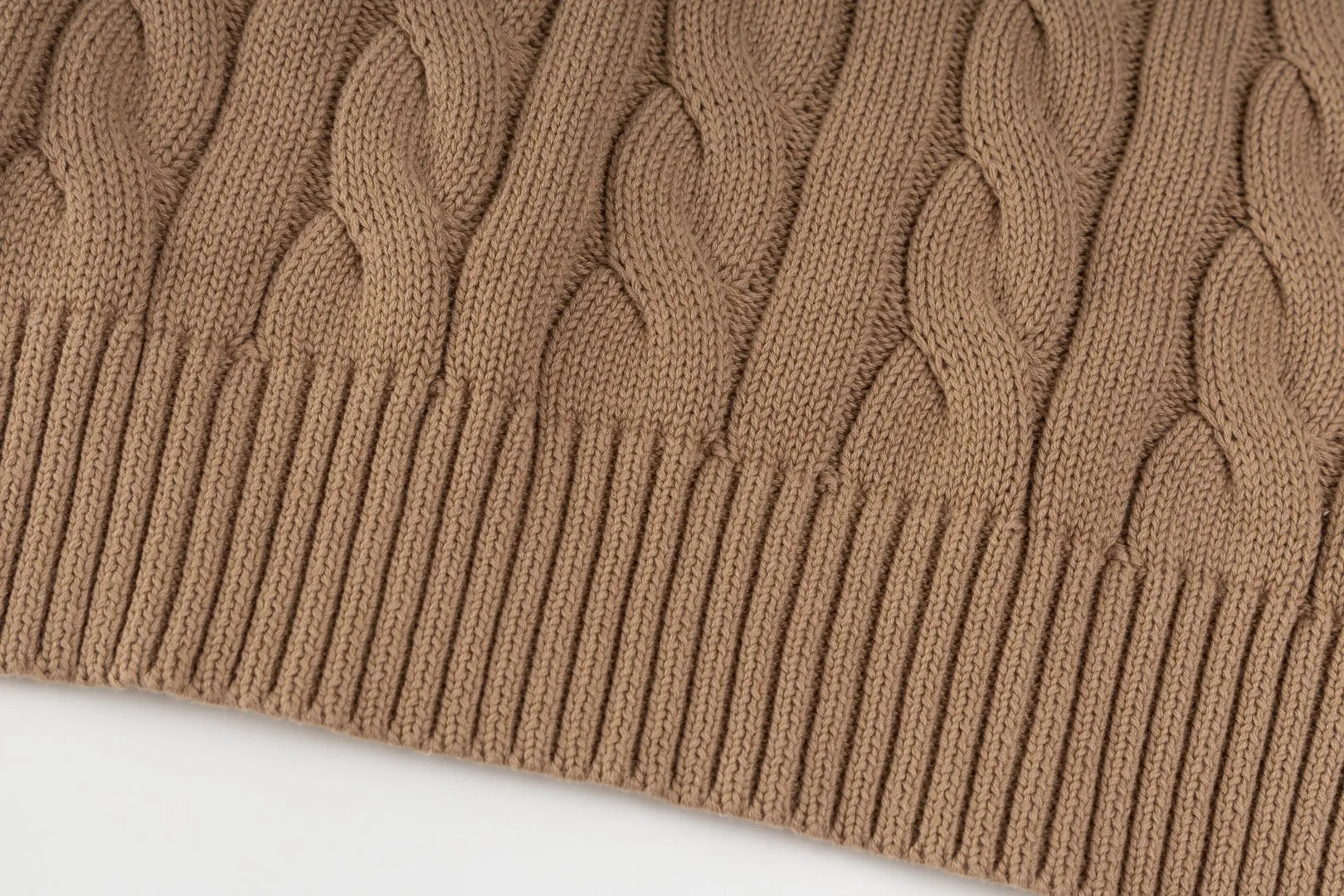 P220 #R91 RALPH LAUREN Ralph Lauren fourteen colors classic small label embroidery round neck pullover cable cardigan sweater men's top, high-density LOGO embroidery on the chest, original customization of tag accessories. Made of pure cotton yarn, pure cotton is skin-friendly and comfortable, small label war horse embroidered twist button round neck sweater 🐎 high quality, follow the blogger to learn how to wear it! Let’s buy a Ralph Lauren cable sweater. It’s a super hard-to-find series after it became popular. It’s hard to find one on the official website. It’s simple and practical to wear, with a lazy and loose feel. The thickened fabric has more texture, feels soft and delicate, and has a loose fit. Whether worn alone or layered, you can wear different styles of fashion with just one piece!   Size：XS S M L Sleeve length: 59/60/61/62/63